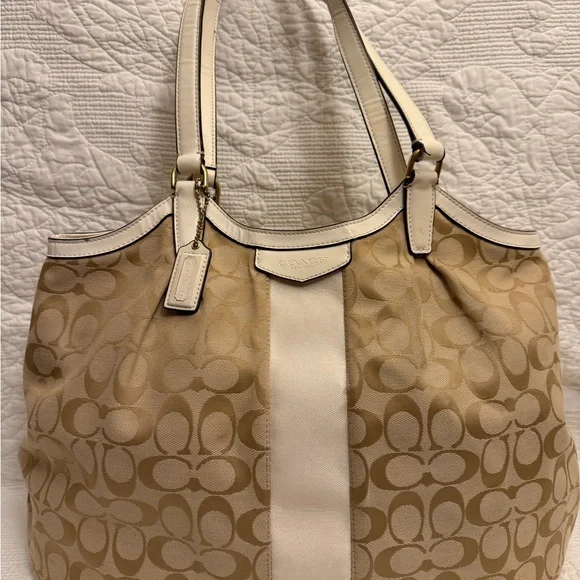 💌SOLD💌 vintage authentic coach cream signature mini hobo  Coach Beige and Cream Signature Satchel display picture 1